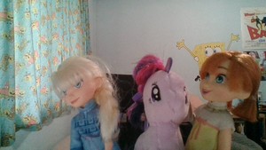  Elsa, Anna And Twilight All Wish You A Merry natal
