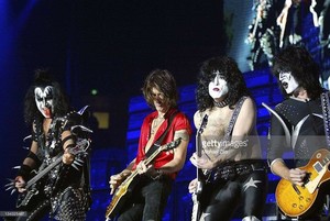  Kiss and Joe Perry ~Inglewood, California...December 18, 2003 (World Domination Tour)