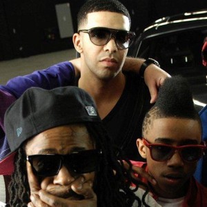  Lil Wayne, itik jantan, drake and Lil Twist Wearing Stunna Shades