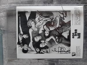  My OTH original cast signed picture during Planet Hollywood event in 2004 ♥