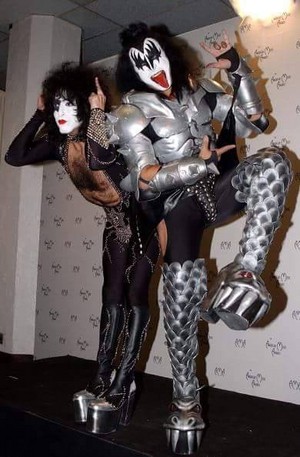  Paul Stanley and Gene Simmons | 29th Annual American Musik Awards Zeigen | January 9, 2002
