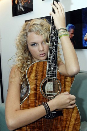  Taylor ~ AOL Studios (2006)