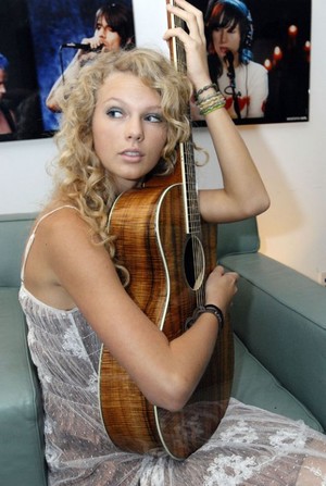  Taylor ~ AOL Studios (2006)