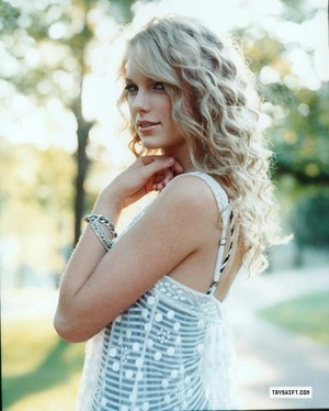  Taylor ~ US Weekly (2007)