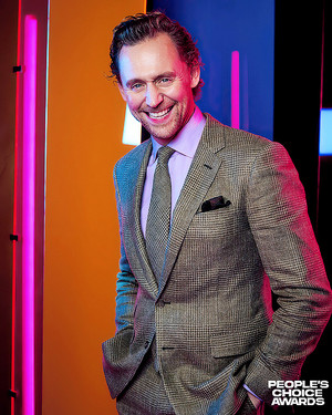  Tom Hiddleston portrait at the 2021 People's Choice Awards