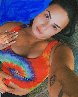  Demi Lovato Hot