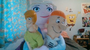  Elsa Hugging Shaggy And George Jetson