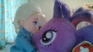  Elsa and I amor the magic of friendship that you have given me