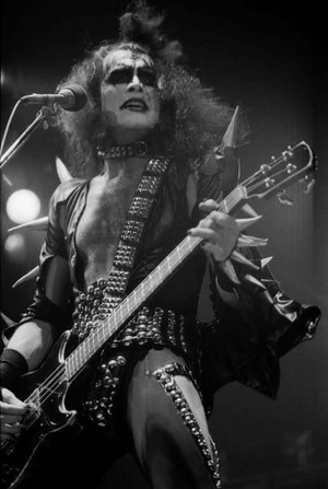  Gene ~Los Angeles, California...February 23, 1976 (Alive Tour)