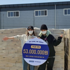  Jeongyeon and Seungyeon