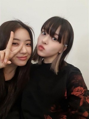  Jiwoo and Lily
