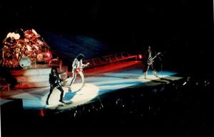  চুম্বন ~Edmonton, Alberta, Canada...March 8, 1988 (Crazy Nights Tour)