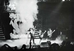  halik ~Fukuoka, Japan...March 30, 1977 (Rock and Roll Over Tour)