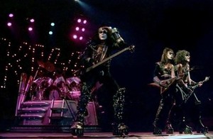  halik ~Houston, Texas...March 10, 1983 (Creatures of the Night Tour)