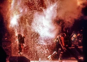  吻乐队（Kiss） ~Los Angeles, California...February 23, 1976 (Alive Tour)