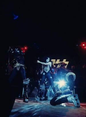  키스 ~Los Angeles, California...February 23, 1976 (Alive Tour)