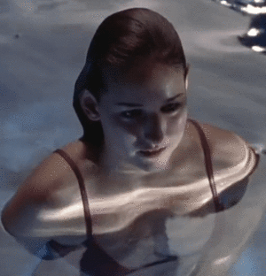  Leelee Sobieski bikini gif
