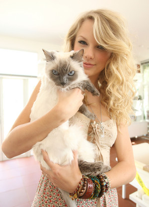  Taylor ~ US Weekly (2008)