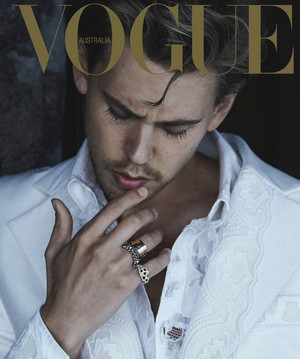  Austin Butler photographed سے طرف کی Lachlan Bailey for Vogue Australia | June 2022