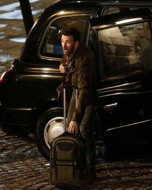  Chris Evans filming ghosted in 런던 | May 2022