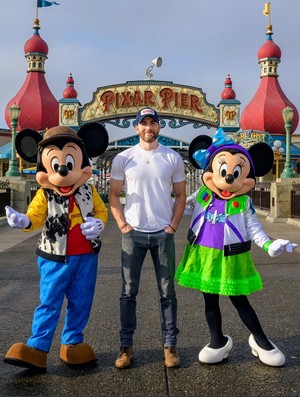  Chris Evans with Mickey and Minnie | special appearance | ディズニー California | June 11, 2022