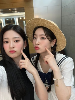  Dahyun and Minju