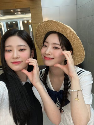  Dahyun and Minju