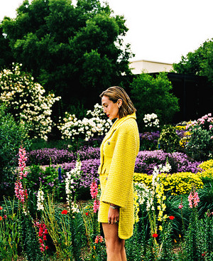  Elizabeth Olsen for C Magazine (Summer 2022) kwa Jem Mitchell