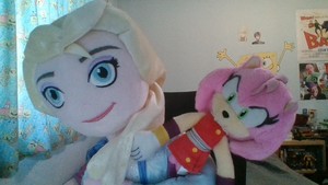  Elsa, Amy Rose And I Thank tu For Being A Friend!!!
