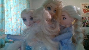  Elsa Hug Party