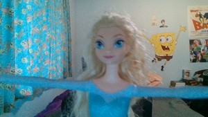 Elsa Is Very Thankful For Her Friends