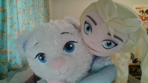  Elsas Любовь To Give Out Hugs