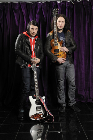  Frank Iero and کرن, رے Toro - گٹار World Photoshoot - 2011