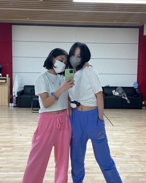  Jihyo and Mina