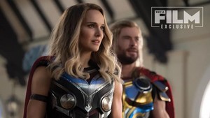  Natalie Portman as The Mighty Thor in Thor: upendo and Thunder