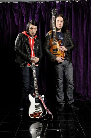  straal, ray Toro and Frank Iero - gitaar World Photoshoot - 2011