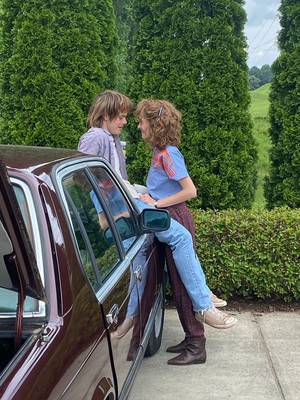  Stranger Things 4 - Behind the Scenes - Charlie Heaton and Natalia Dyer