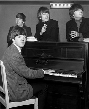  The Beatles - piano Time