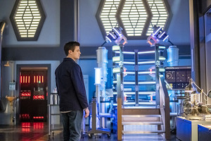  The Flash - Episode 8.18 - The Man in the Yellow Tie - Promo Pics
