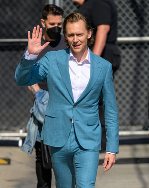  Tom Hiddleston at JKL montrer in Los Angeles, CA | May 23, 2022