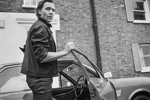  Tom Hiddleston | द्वारा Tomo Brejc for Gentleman’s Journal | June 2022