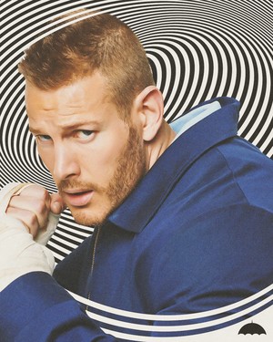  Tom Hopper as Luther Hargreeves in The Umbrella Academy - Season 2 Poster