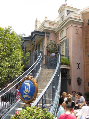  Entrance Disneyland Dream Suite 