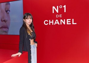  Chaeyoung at Channel Pop up Store