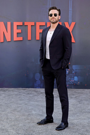  Chris Evans | The Gray Man | LA Premiere Red Carpet | July 13, 2022