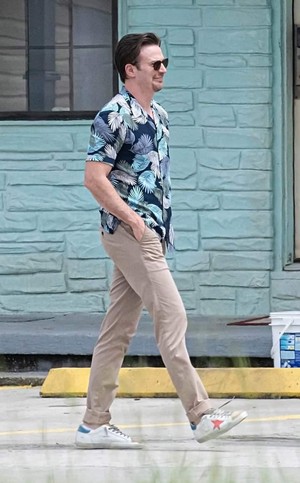  Chris Evans filming Pain Hustlers in Savannah, Georgia | August 25th, 2022