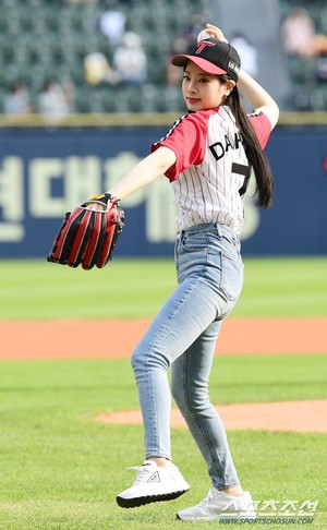 Dahyun - LG Twins Baseball Game
