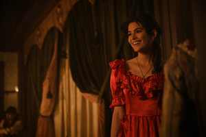  Gabriela Quezada as Lucia | Walker: Independence | 1.01 | (Series Premiere) Promotional foto