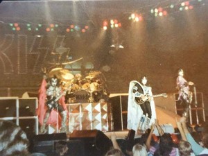  ciuman ~New Haven, Connecticut...September 3, 1979 (Dynasty Tour)