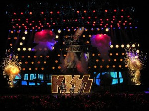  吻乐队（Kiss） ~Wantagh, New York...August 14, 2010 (Hottest 显示 on Earth Tour)